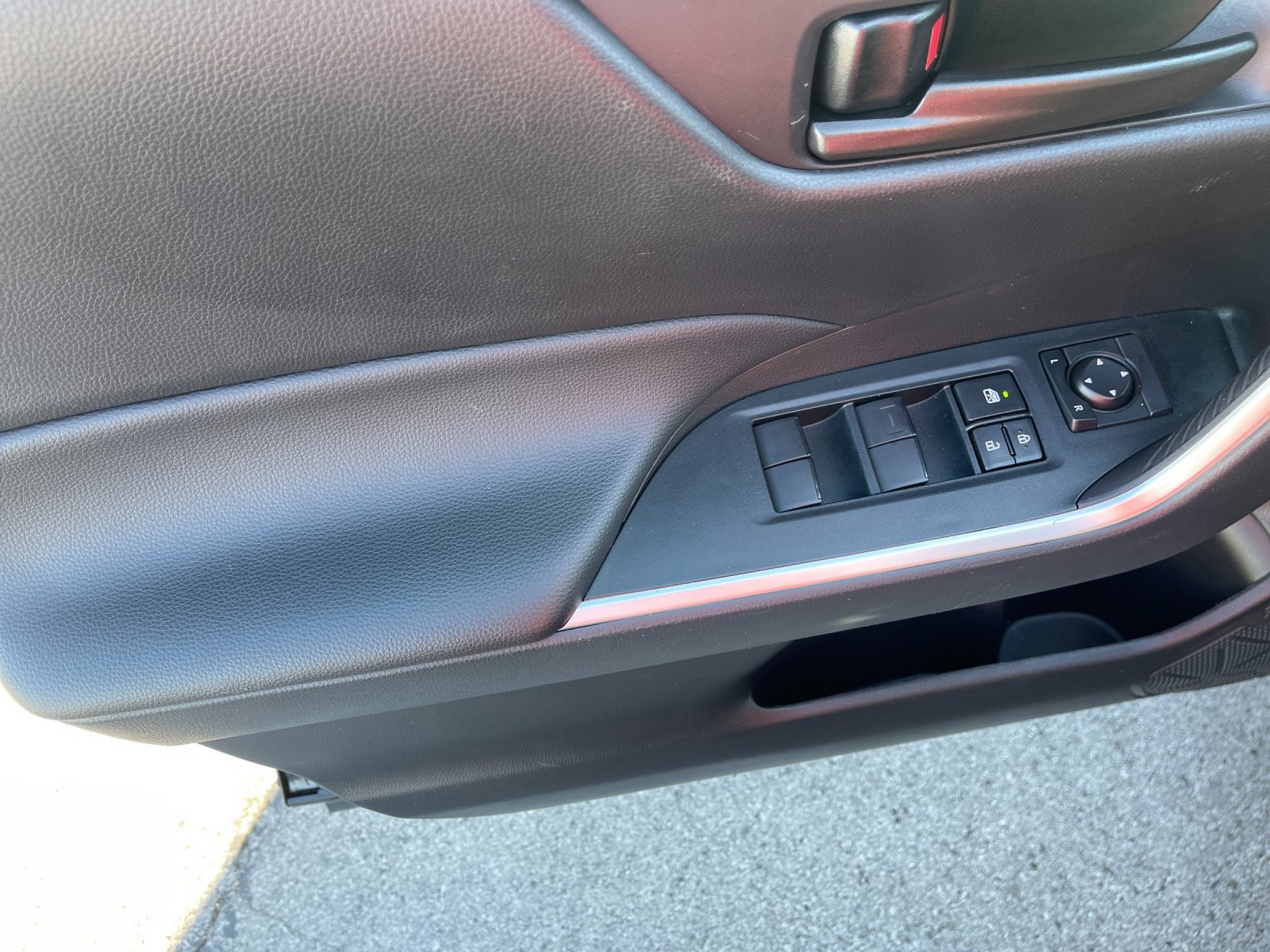Used 2025 Toyota RAV4 LE AWD/4WD image 13