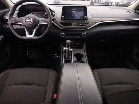 Used 2025 Nissan Altima 2.5 SV FWD image 21