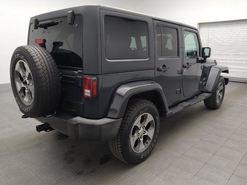 Used 2017 Jeep Wrangler Unlimited Sahara w/ Connectivity Group AWD/4WD image 9