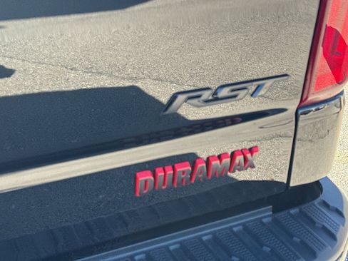 Used 2023 Chevrolet Silverado 1500 RST w/ Redline Edition AWD/4WD image 9