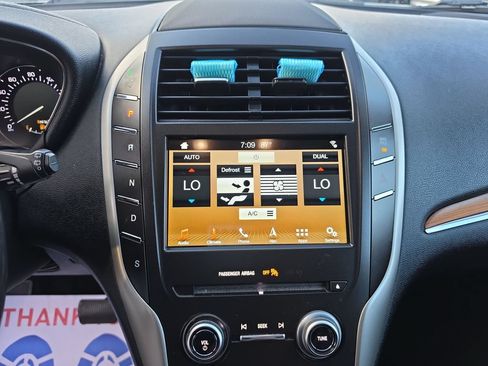 Used 2019 Lincoln MKC Select w/ Select Plus Package AWD/4WD image 17