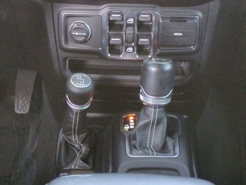 Used 2021 Jeep Wrangler Unlimited Sahara image 20