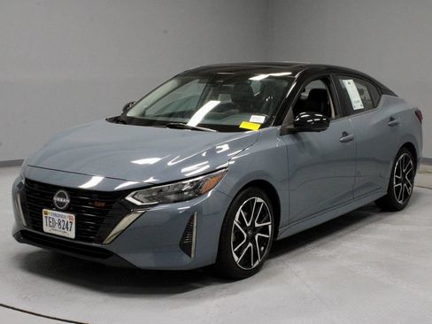 Used 2025 Nissan Sentra SR w/ SR Premium Package FWD image 6