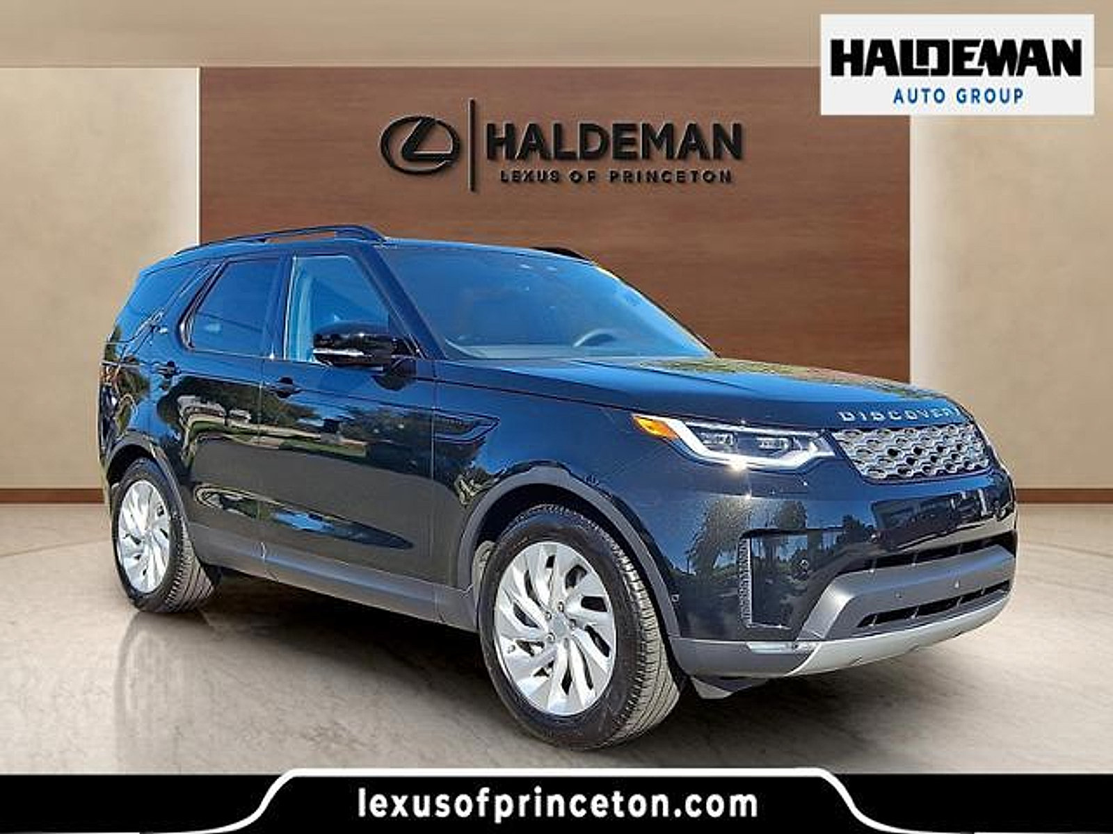 Used 2025 Land Rover Discovery S AWD/4WD image 1