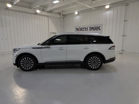 Used 2023 Lincoln Aviator Reserve w/ Equipment Group 201A RWD image 2