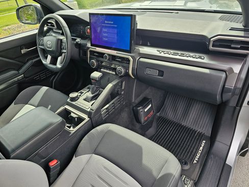 Used 2024 Toyota Tacoma TRD Sport AWD/4WD image 11