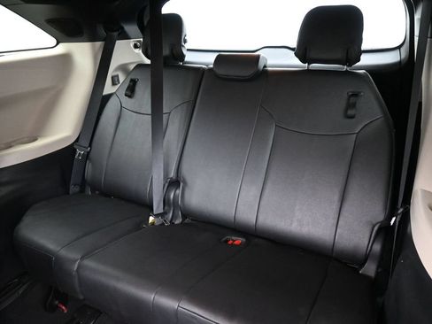 Used 2025 Toyota Sienna Platinum AWD/4WD image 23