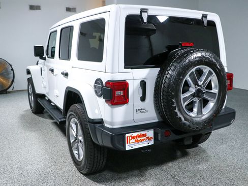 Used 2021 Jeep Wrangler Unlimited Sahara AWD/4WD image 9