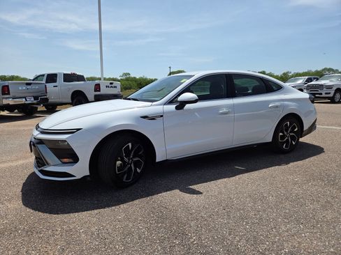 Used 2024 Hyundai Sonata SEL FWD image 3