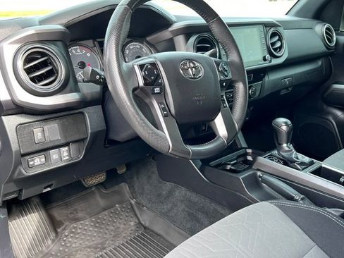 Used 2021 Toyota Tacoma TRD Off-Road w/ Technology Package AWD/4WD image 18
