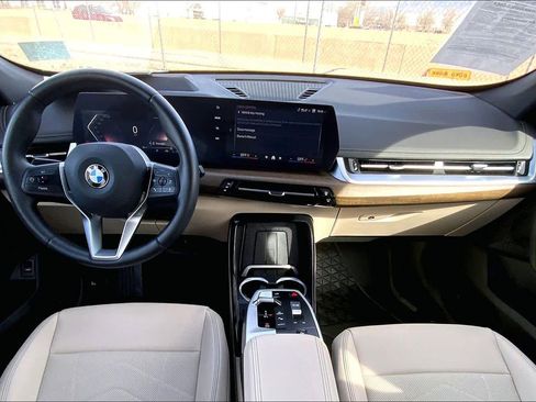 Used 2025 BMW X1 xDrive28i w/ Premium Package image 13