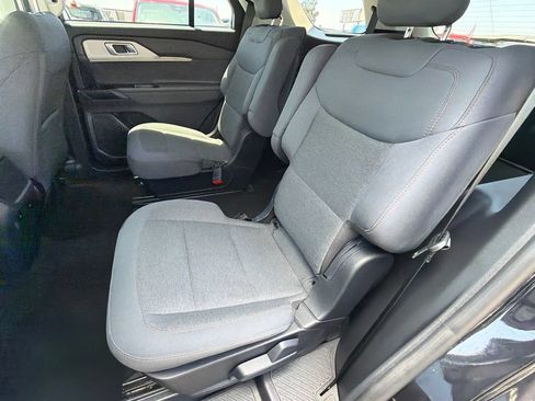 Used 2025 Ford Explorer Active RWD image 38