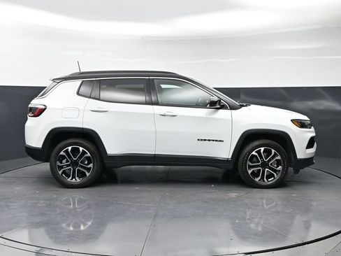 Used 2024 Jeep Compass Limited image 4