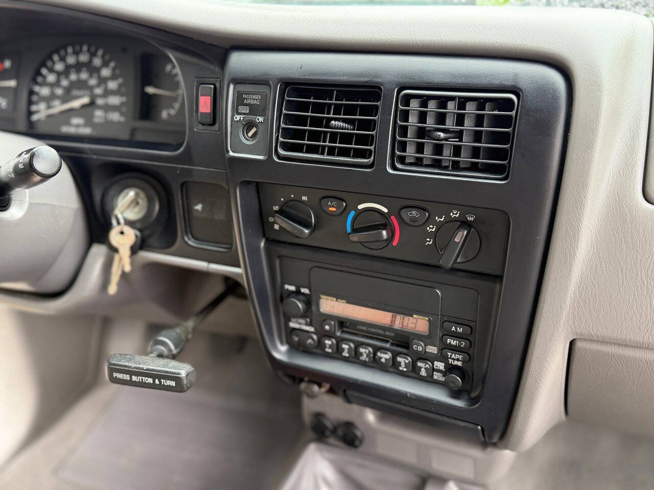 Used 2002 Toyota Tacoma 2WD Regular Cab w/ Enhancement Pkg image 65