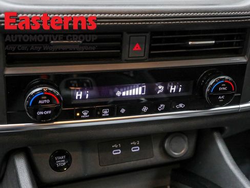 Used 2024 Nissan Rogue SV image 31