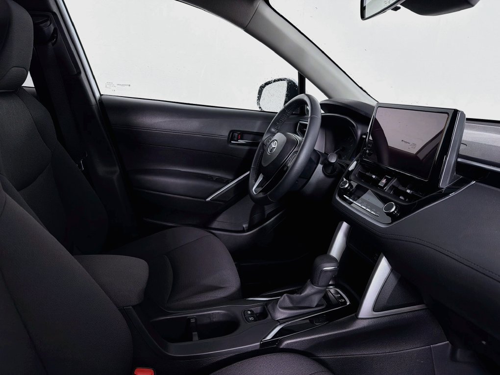 Used 2023 Toyota Corolla Cross LE FWD image 35