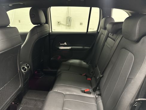 Used 2021 Mercedes-Benz GLB 250 4MATIC image 31