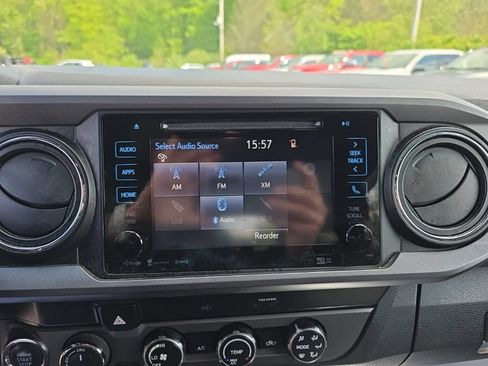Used 2019 Toyota Tacoma TRD Sport AWD/4WD image 19