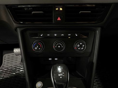 Used 2022 Volkswagen Taos SE image 21