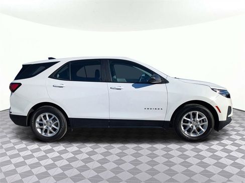 Used 2023 Chevrolet Equinox LS image 2