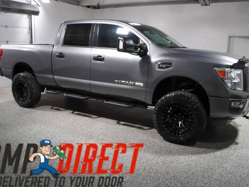 Used 2023 Nissan Titan SV image 6