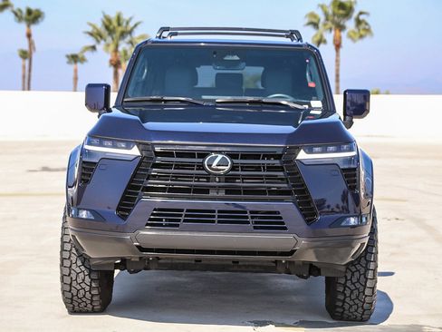 Used 2025 Lexus GX 550 w/ Accessory Package (Z1) image 2