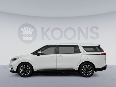 Used 2024 Kia Carnival EX FWD image 2