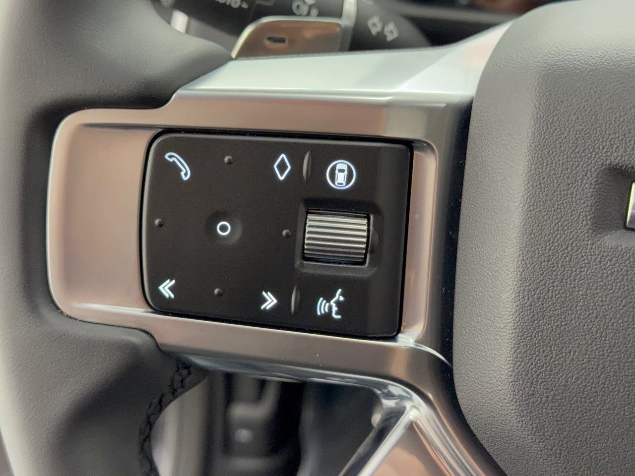 Certified 2026 Land Rover Discovery S AWD/4WD image 18