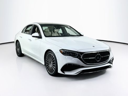 Used 2025 Mercedes-Benz E 450 4MATIC Sedan image 3