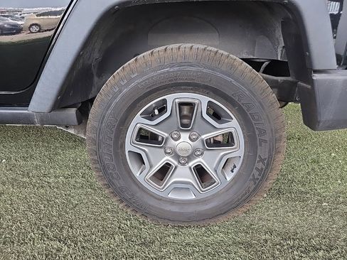 Used 2015 Jeep Wrangler Unlimited Rubicon w/ Max Tow Package image 12