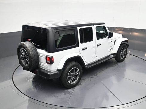 Used 2023 Jeep Wrangler Unlimited Sahara AWD/4WD image 33
