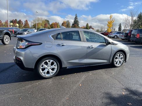 Used 2018 Chevrolet Volt Premier w/ Driver Confidence Package image 6