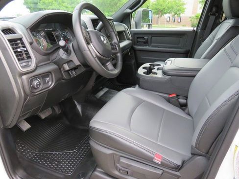 New 2023 RAM 5500 Tradesman w/ Chrome Appearance Group image 36