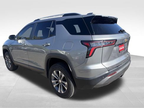 Used 2025 Chevrolet Equinox LT w/ Convenience Package II FWD image 3