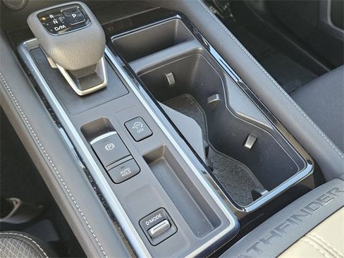 Used 2025 Nissan Pathfinder SV image 24