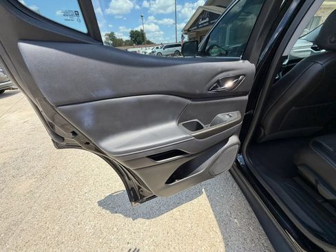 Used 2023 GMC Acadia SLT AWD/4WD image 24