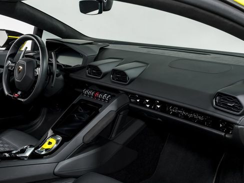 Used 2022 Lamborghini Huracan EVO AWD/4WD image 33