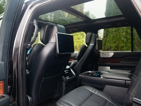 Used 2023 Lincoln Navigator Reserve w/ Equipment Group 201A image 2