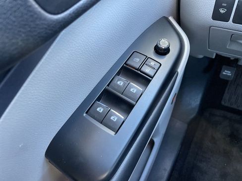 Used 2016 Toyota Highlander Limited image 23