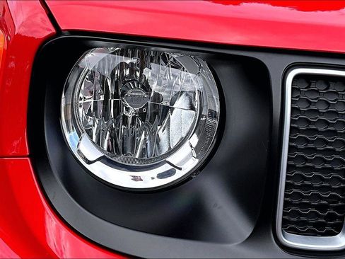 Certified 2023 Jeep Renegade Latitude w/ Premium Group image 30