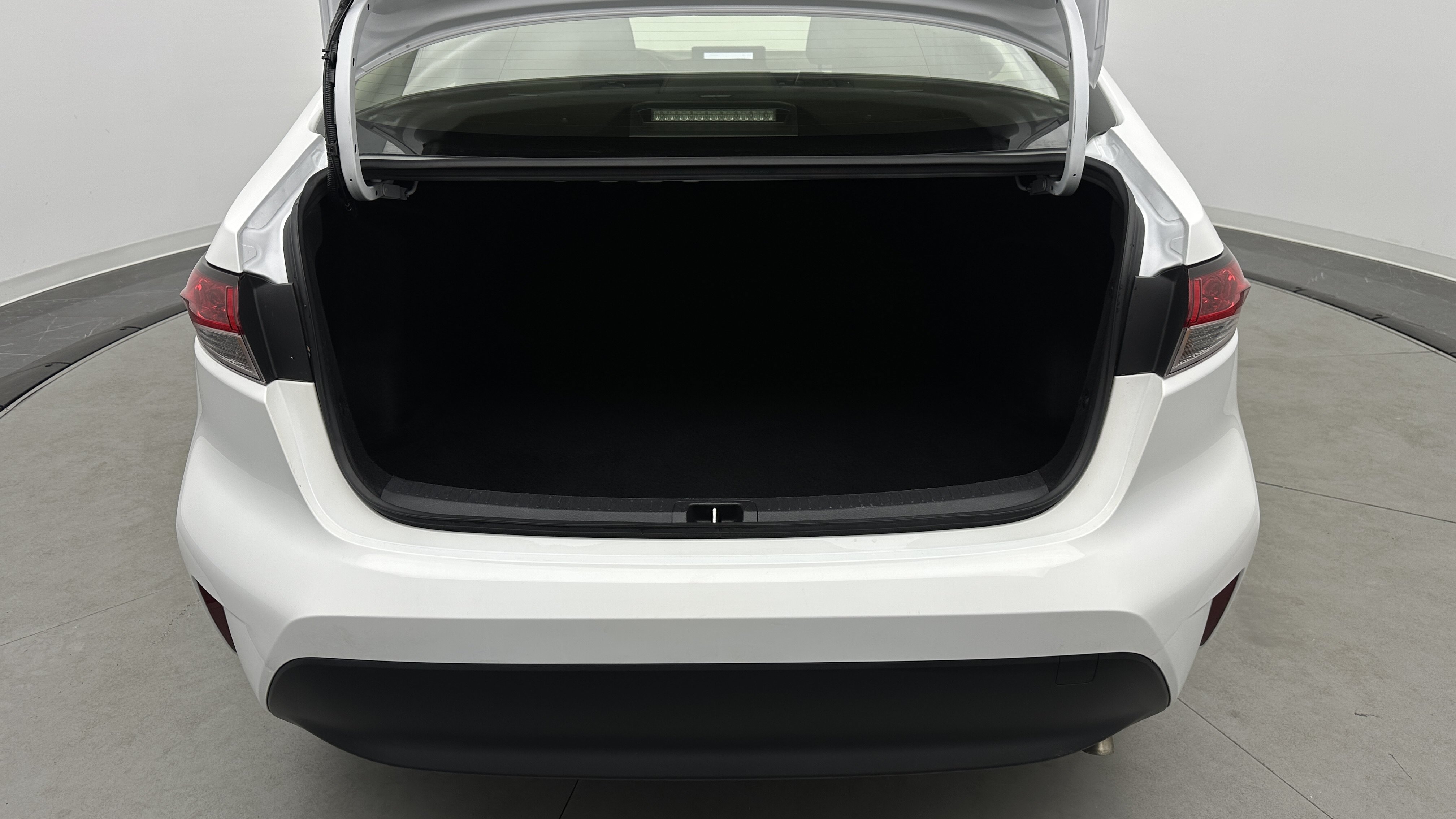 Used 2026 Toyota Corolla LE FWD image 30