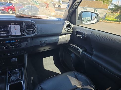 Certified 2022 Toyota Tacoma TRD Off-Road w/ TRD Premium Off Road Package AWD/4WD image 22