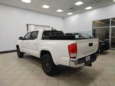 Used 2017 Toyota Tacoma SR5 image 4