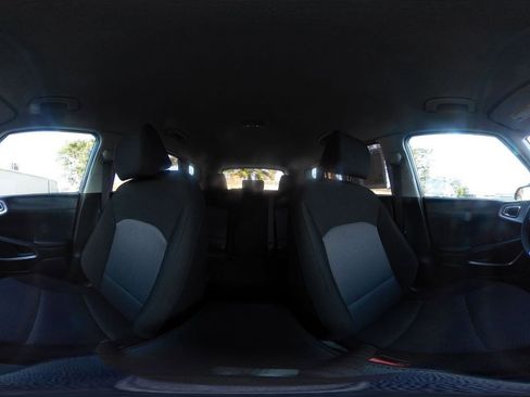 Used 2025 Kia Soul LX w/ LX Technology Package image 40