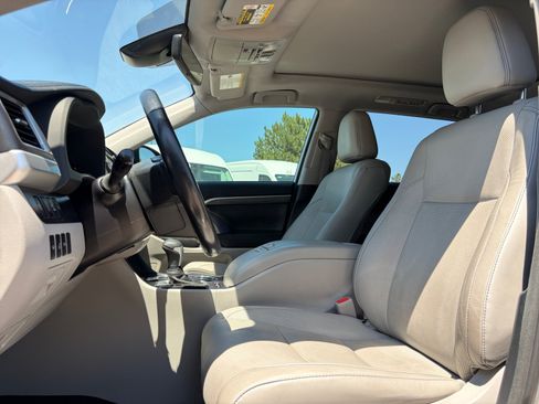 Used 2018 Toyota Highlander Limited Platinum AWD/4WD image 12