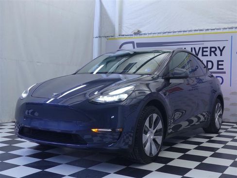 Used 2023 Tesla Model Y AWD image 3