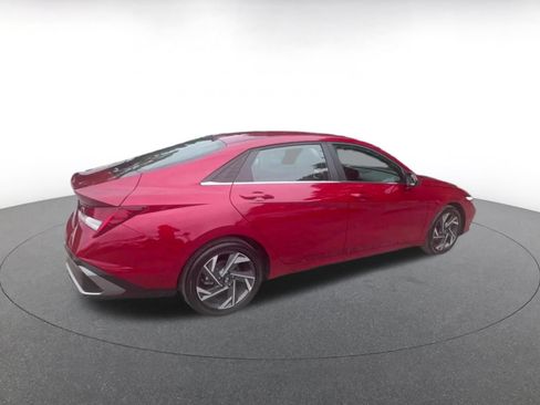 Used 2025 Hyundai Elantra SEL FWD image 14