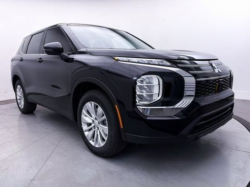 New 2025 Mitsubishi Outlander ES image 1