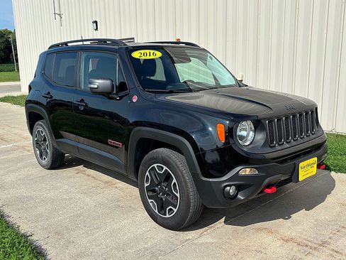 Used 2016 Jeep Renegade Trailhawk AWD/4WD image 3