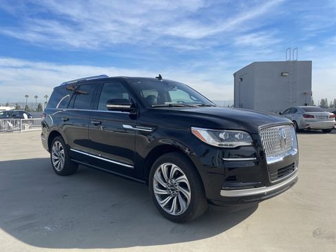 Used 2024 Lincoln Navigator Reserve image 1